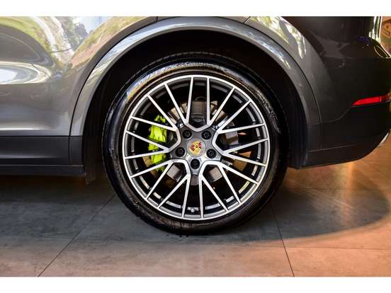 PORSCHE-CAYENNE-2019
