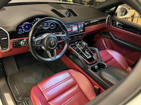 PORSCHE-CAYENNE-2021