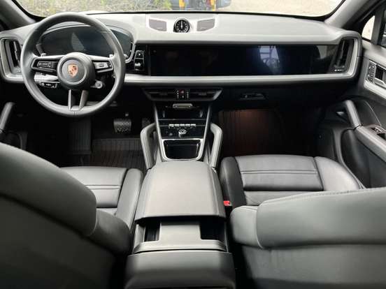 PORSCHE-CAYENNE-2025
