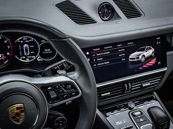 PORSCHE-CAYENNE-2022
