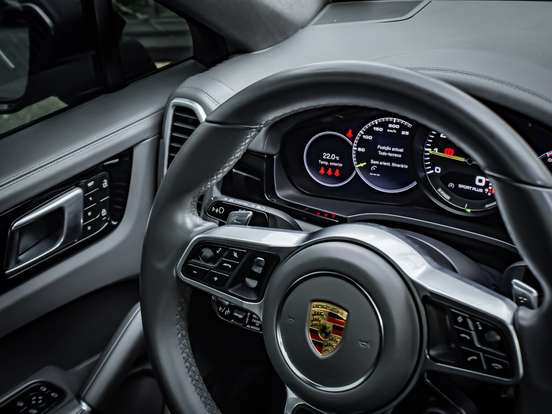 PORSCHE-CAYENNE-2022