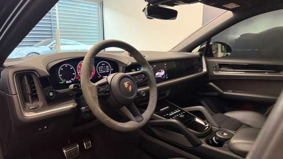 PORSCHE-CAYENNE-2025