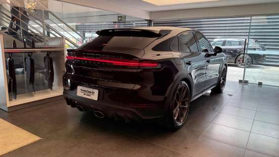 PORSCHE-CAYENNE-2025
