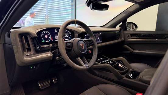 PORSCHE-CAYENNE-2025