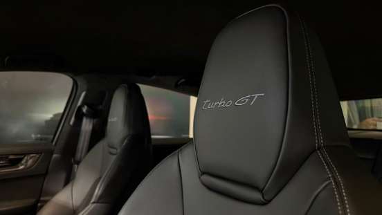 PORSCHE-CAYENNE-2025