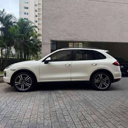 PORSCHE-CAYENNE-2011