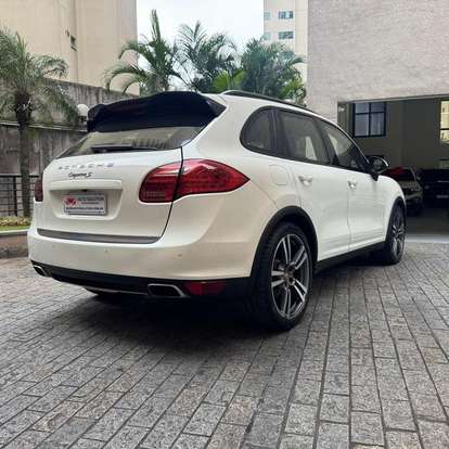 PORSCHE-CAYENNE-2011