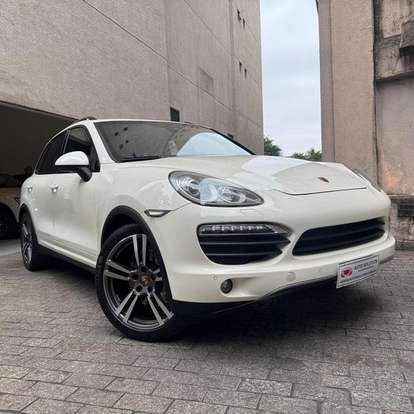 PORSCHE-CAYENNE-2011