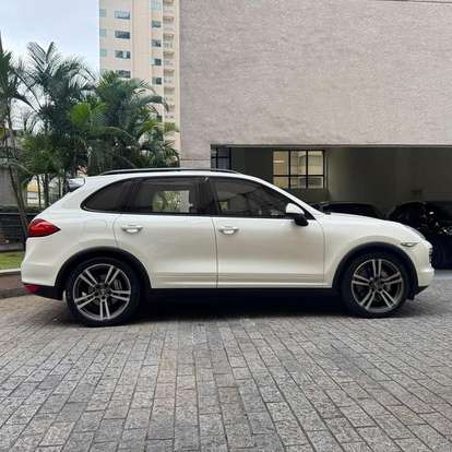 PORSCHE-CAYENNE-2011
