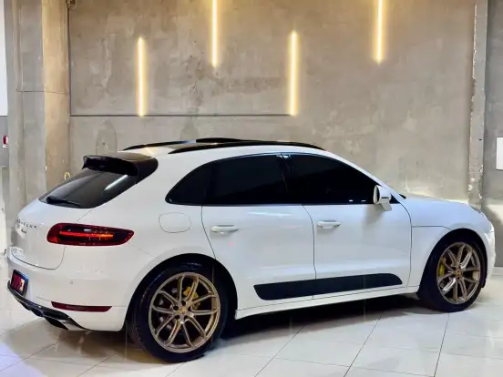 PORSCHE-MACAN-2017