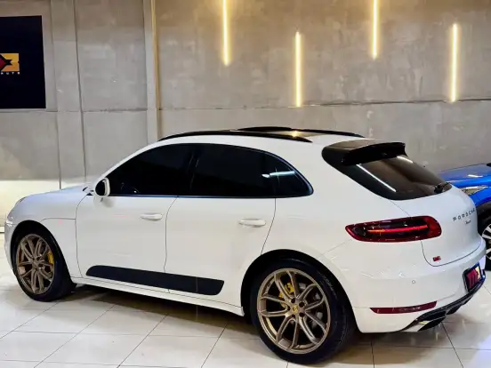 PORSCHE-MACAN-2017