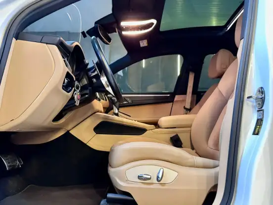 PORSCHE-MACAN-2017