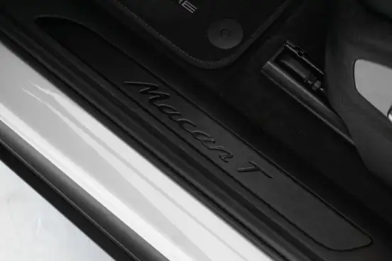 PORSCHE-MACAN-2025
