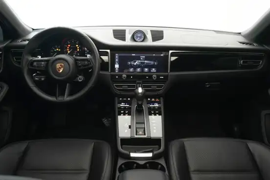 PORSCHE-MACAN-2025