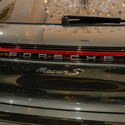 PORSCHE-MACAN-2021