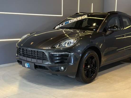 PORSCHE-MACAN-2016