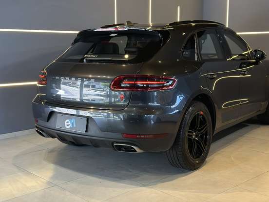 PORSCHE-MACAN-2016