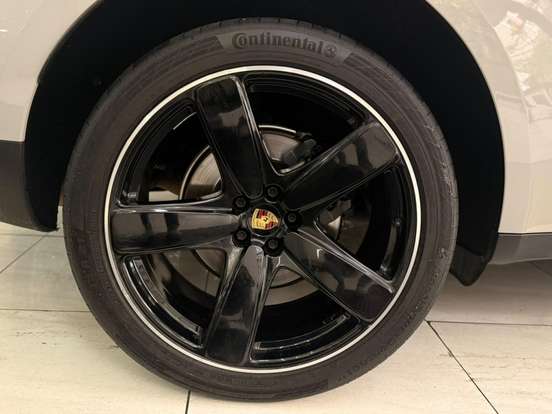 PORSCHE-MACAN-2021