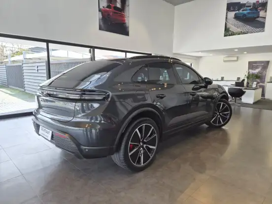 PORSCHE-MACAN-2025