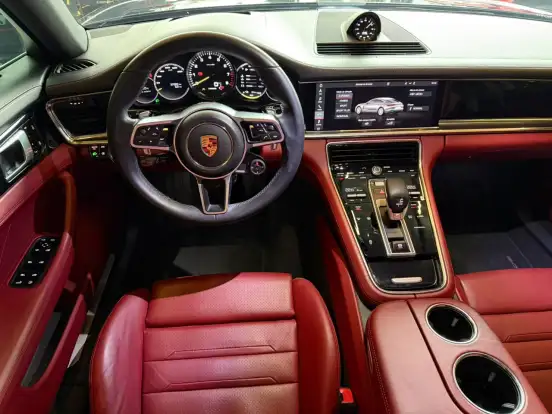 PORSCHE-PANAMERA-2020