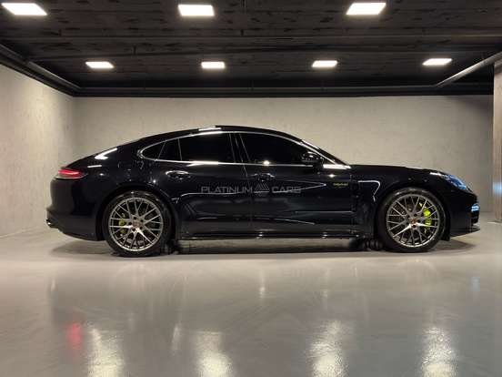 PORSCHE-PANAMERA-2020
