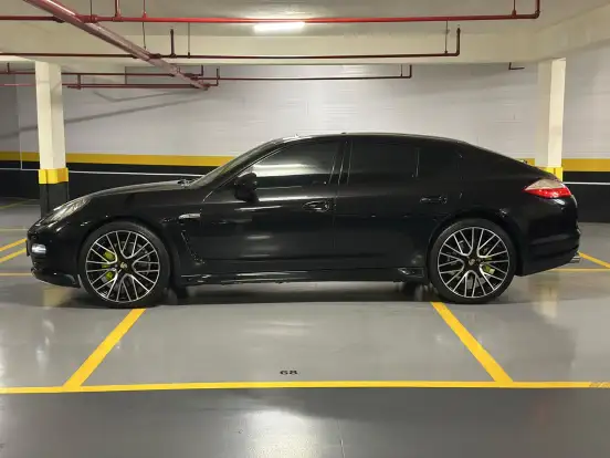 PORSCHE-PANAMERA-2012