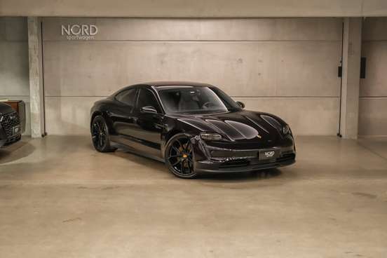 PORSCHE-TAYCAN-2021