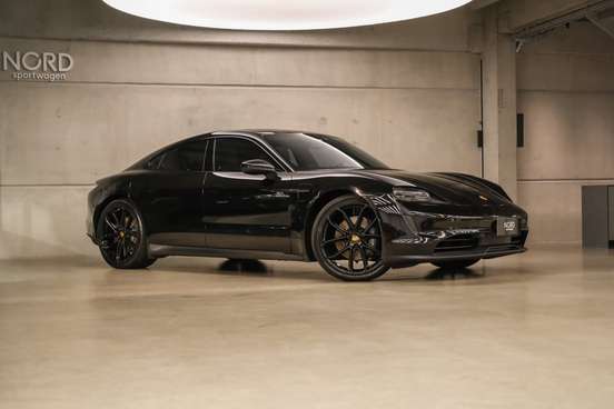 PORSCHE-TAYCAN-2021