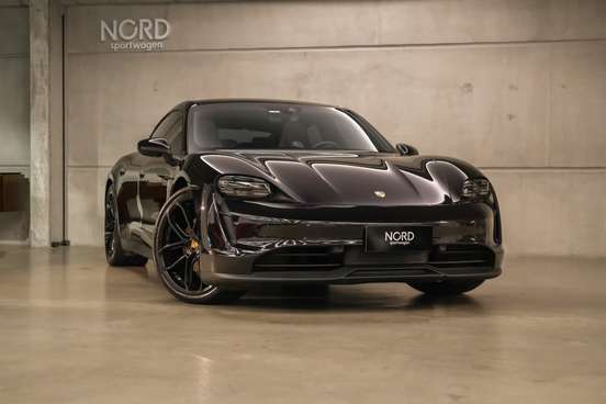 PORSCHE-TAYCAN-2021
