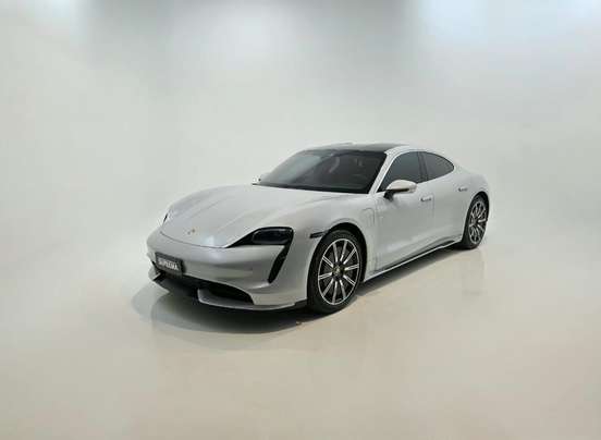 PORSCHE-TAYCAN-2021