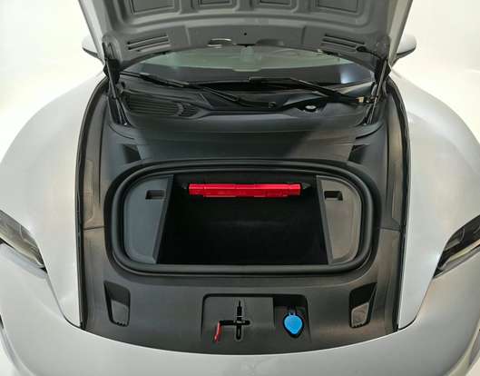 PORSCHE-TAYCAN-2021