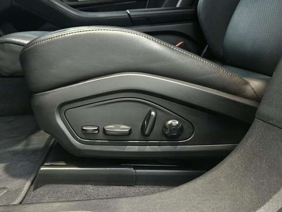 PORSCHE-TAYCAN-2021