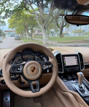 PORSCHE-CAYENNE-2012