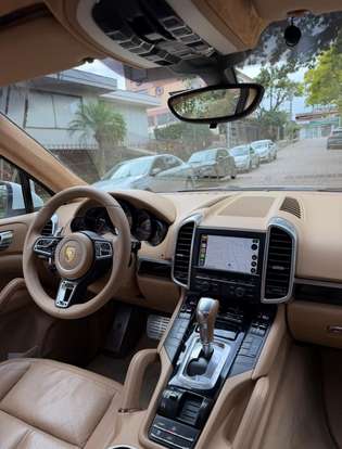PORSCHE-CAYENNE-2012