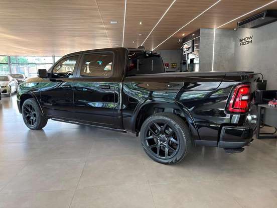 RAM-1500-3.0 HURRICANE 6 BITURBO GASOLINA LARAMIE NIGHT EDITION CD 4X4 AUTOMÁTICO RAM-1500-2024