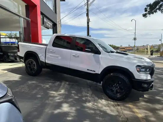 RAM-1500-5.7 V8 GASOLINA REBEL CD 4X4 AUTOMÁTICO RAM-1500-2022