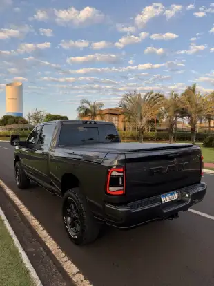 RAM-2500-6.7 I6 TURBO DIESEL LARAMIE NIGHT EDITION CD 4X4 AUTOMÁTICO RAM-2500-2023