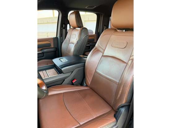 RAM-3500-6.7 I6 TURBO DIESEL LIMITED LONGHORN CD 4X4 AUTOMÁTICO RAM-3500-2022