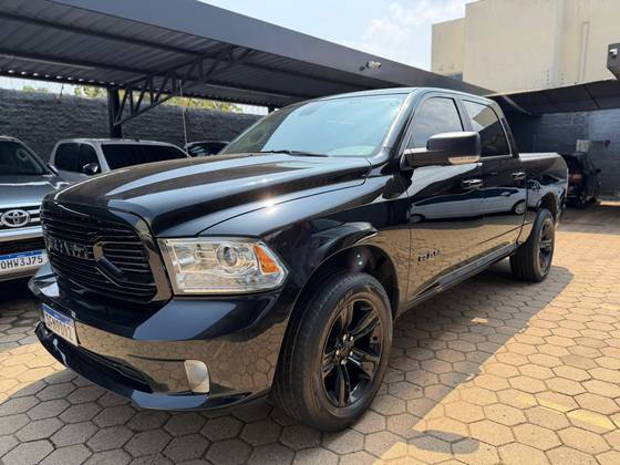 RAM CLASSIC 5.7 V8 GASOLINA LARAMIE CD 4X4 AUTOMÁTICO