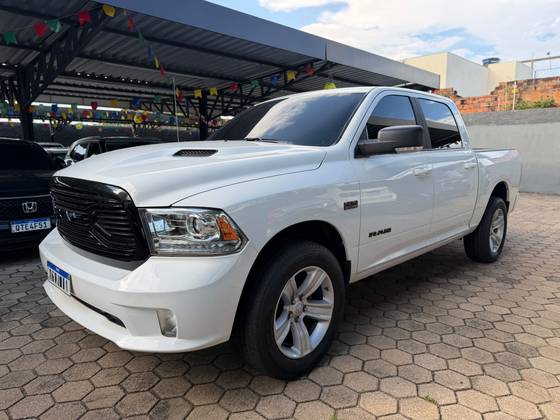 RAM CLASSIC 5.7 V8 GASOLINA LARAMIE CD 4X4 AUTOMÁTICO