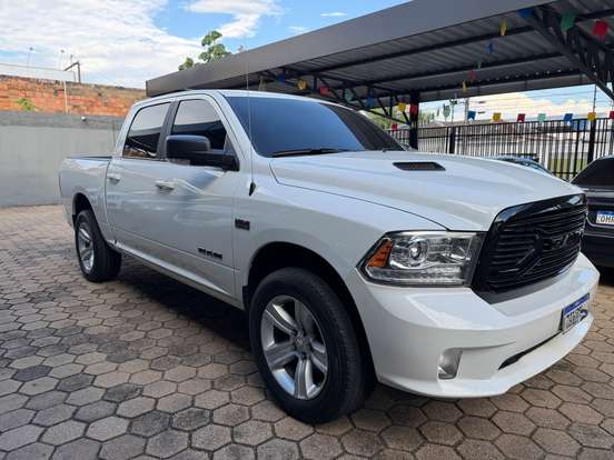 RAM-CLASSIC-5.7 V8 GASOLINA LARAMIE CD 4X4 AUTOMÁTICO RAM-CLASSIC-2022