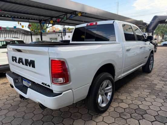 RAM-CLASSIC-5.7 V8 GASOLINA LARAMIE CD 4X4 AUTOMÁTICO RAM-CLASSIC-2022