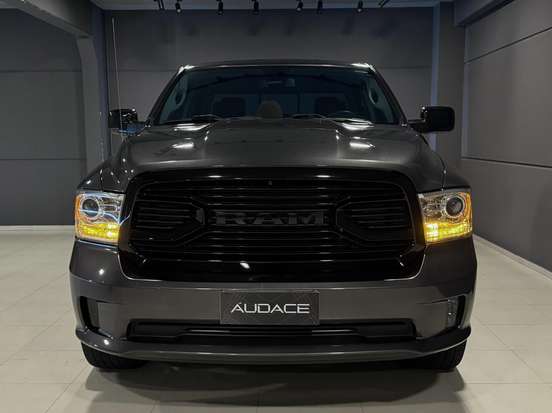 RAM-CLASSIC-5.7 V8 GASOLINA LARAMIE NIGHT EDITION CD 4X4 AUTOMÁTICO RAM-CLASSIC-2023