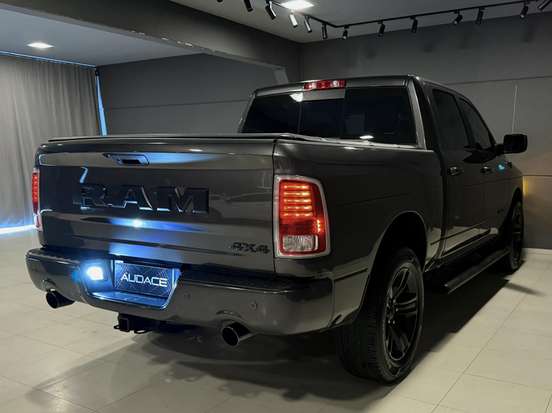 RAM-CLASSIC-5.7 V8 GASOLINA LARAMIE NIGHT EDITION CD 4X4 AUTOMÁTICO RAM-CLASSIC-2023