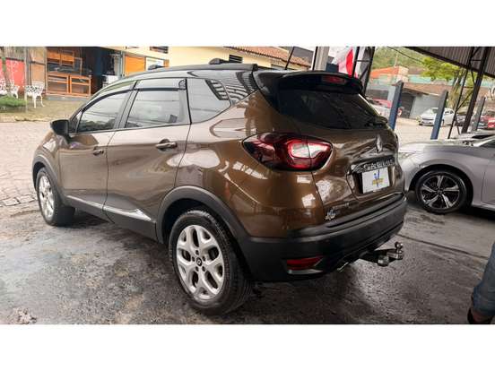 RENAULT-CAPTUR-2017