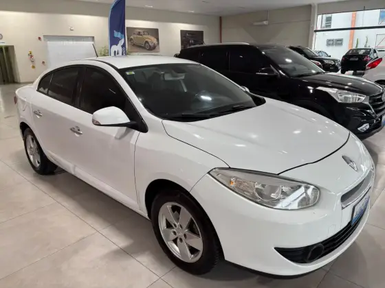 RENAULT FLUENCE 2.0 DYNAMIQUE 16V FLEX 4P AUTOMÁTICO