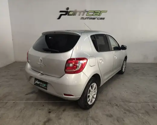 RENAULT-SANDERO-2015