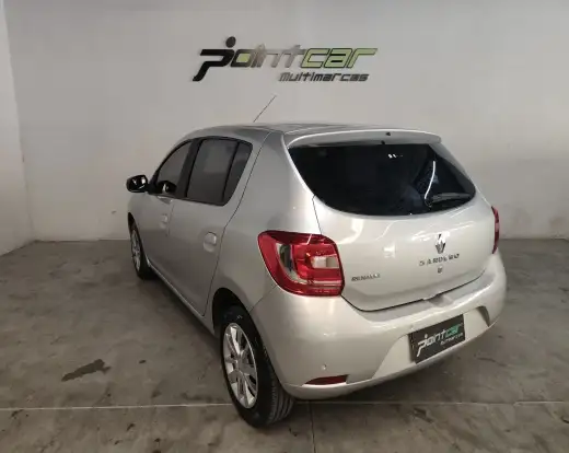 RENAULT-SANDERO-2015