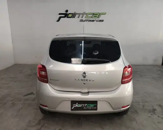 RENAULT-SANDERO-2015