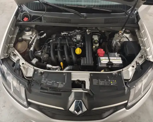 RENAULT-SANDERO-2015